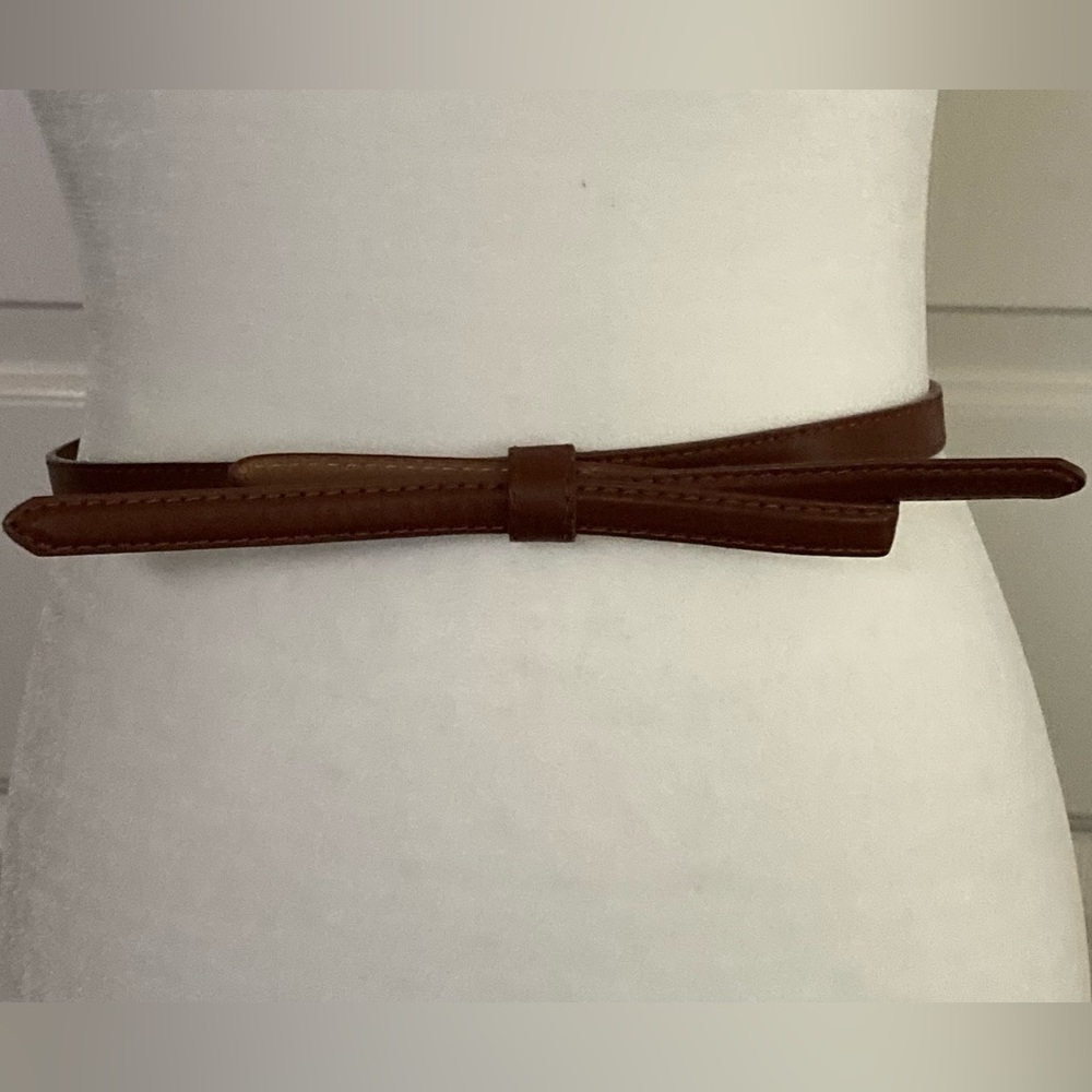 Vegan thin bow belt.